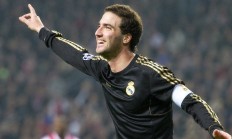 开云体育-布雷默的指挥艺术，节奏完全掌控，雷恩硬仗取胜曼联的战术密码