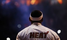 开云下载-冰封高原，布伦森单防绞索窒息约基奇，火箭团队防守哲学完胜掘金