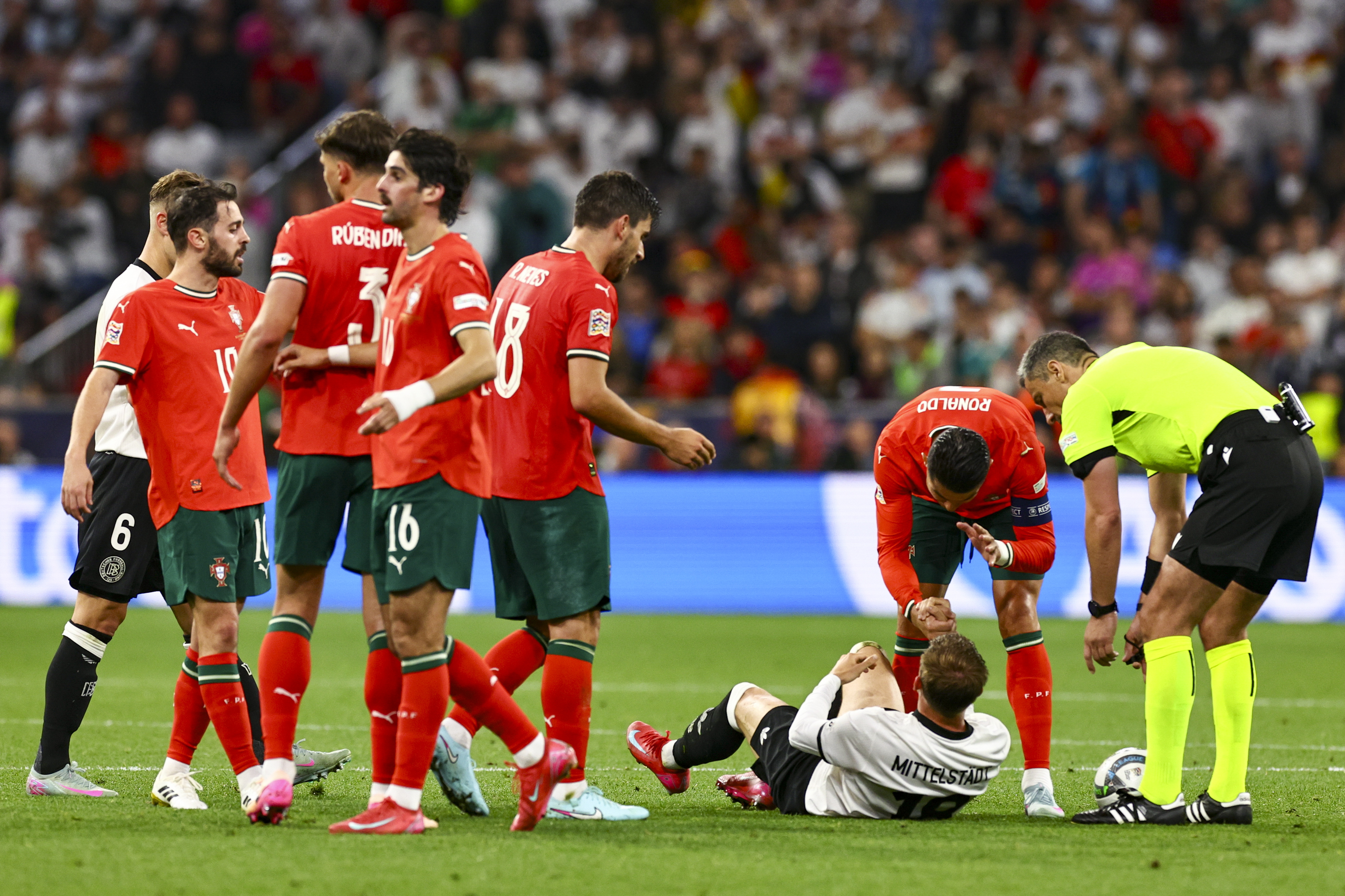 包含争夺胜利!欧国联比赛精彩进行的词条 包含争夺胜利!欧国联比赛精彩进行的词条