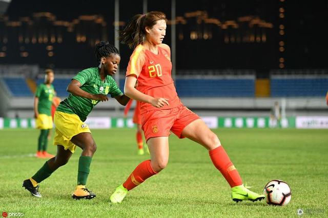 荷兰女足在赛场上贡献精彩表现