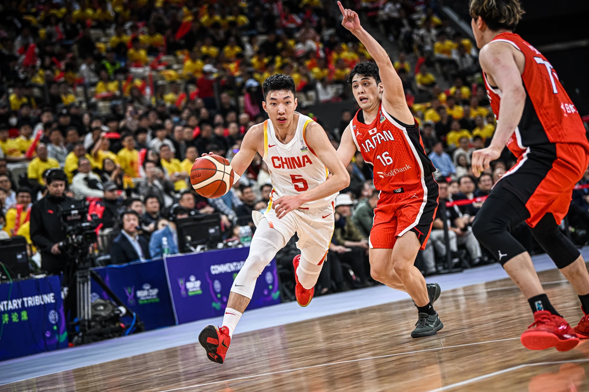 亚洲赛场争夺激烈,胜者成功晋级 亚洲赛场争夺激烈,胜者成功晋级