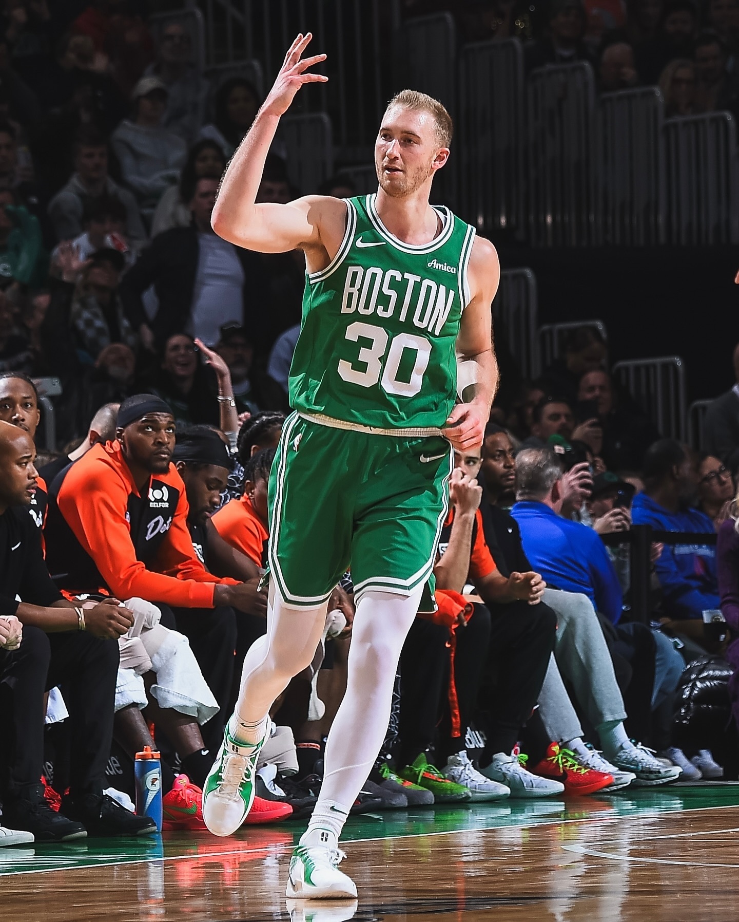 凯尔特人获得大胜，稳坐东部第一！