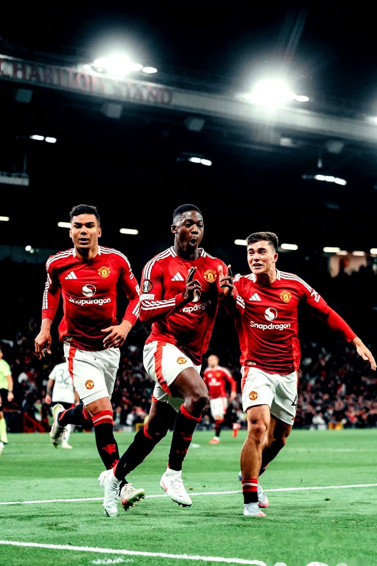 曼联客场继续不败，球队信心大增