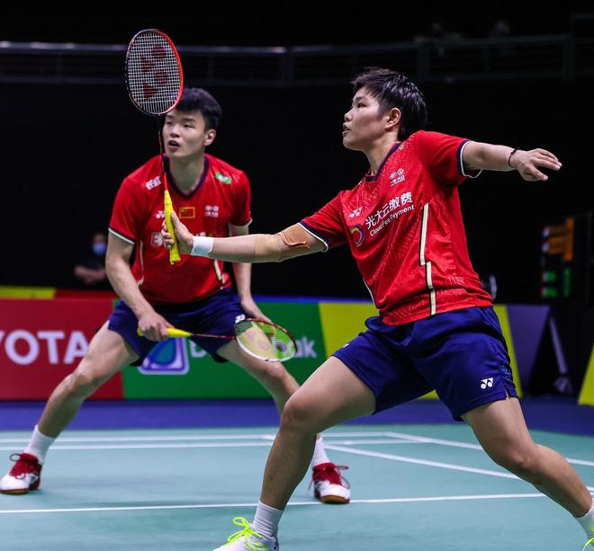 关于日本队鏖战丹麦队，黄鸭组合扛起全队的信息