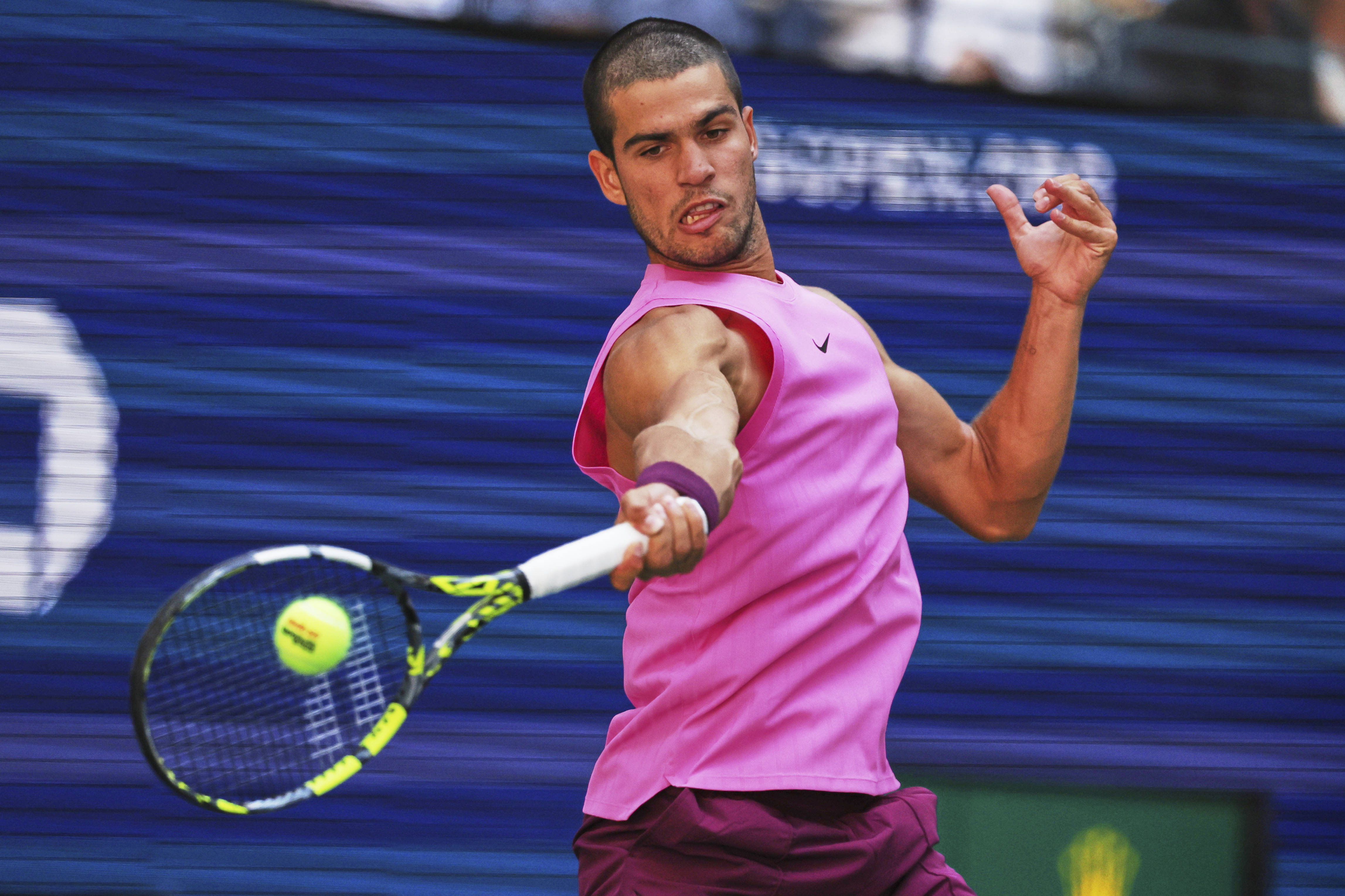 包含美国网球队轻取澳大利亚网球队，阿尔卡拉斯制霸全场的词条