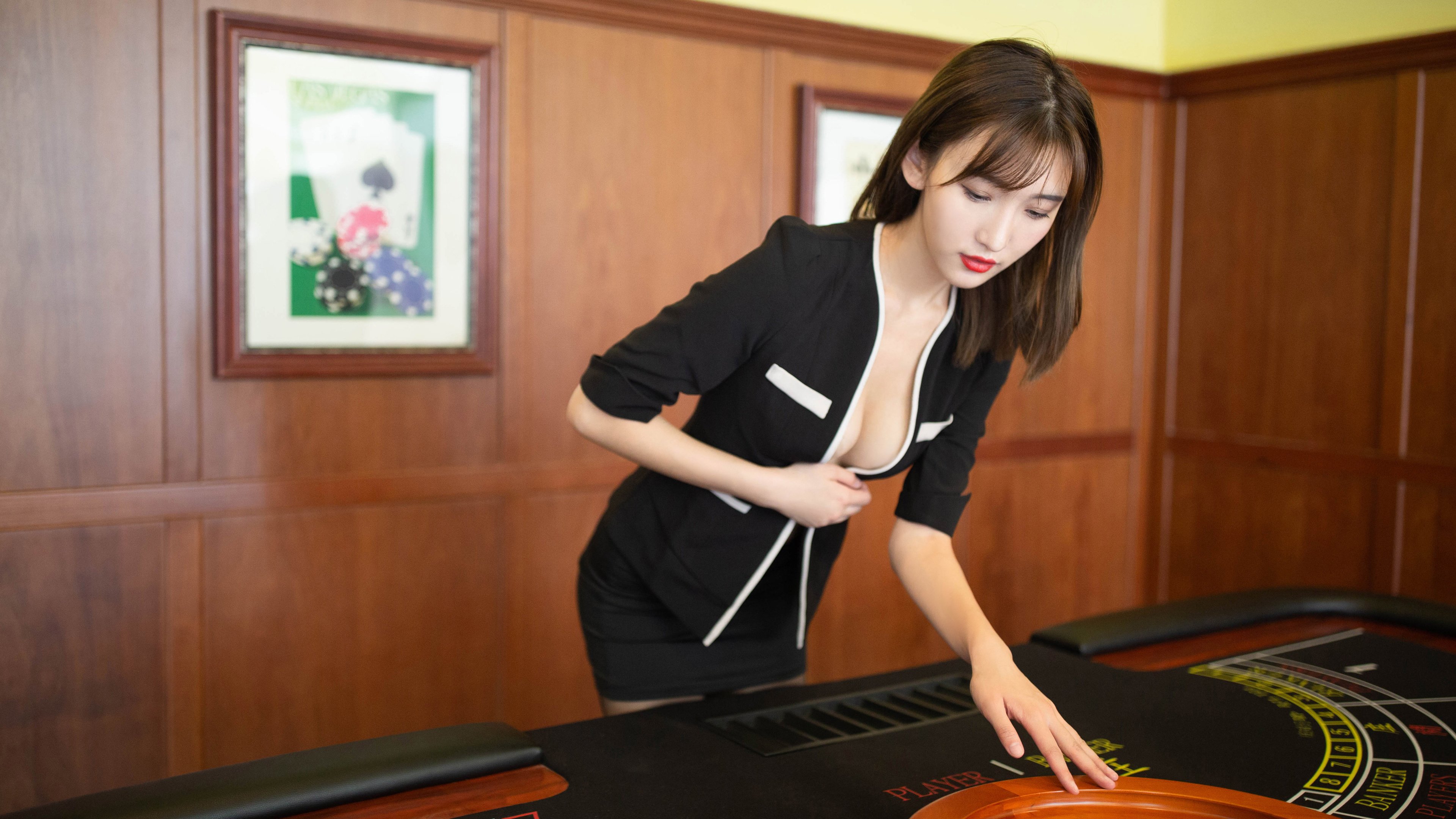 赛道上的破晓者,马克西在F1街道赛之夜证明自己