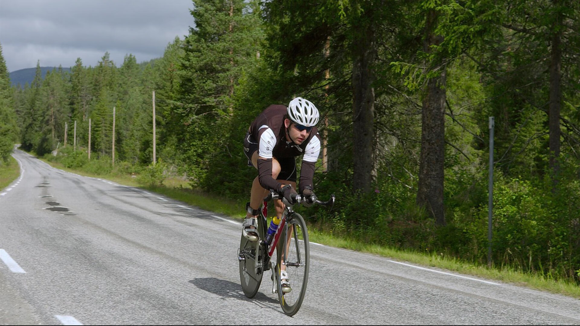 篮网压制老鹰，爱德华兹成为关键先生，新星崛起改写东部格局