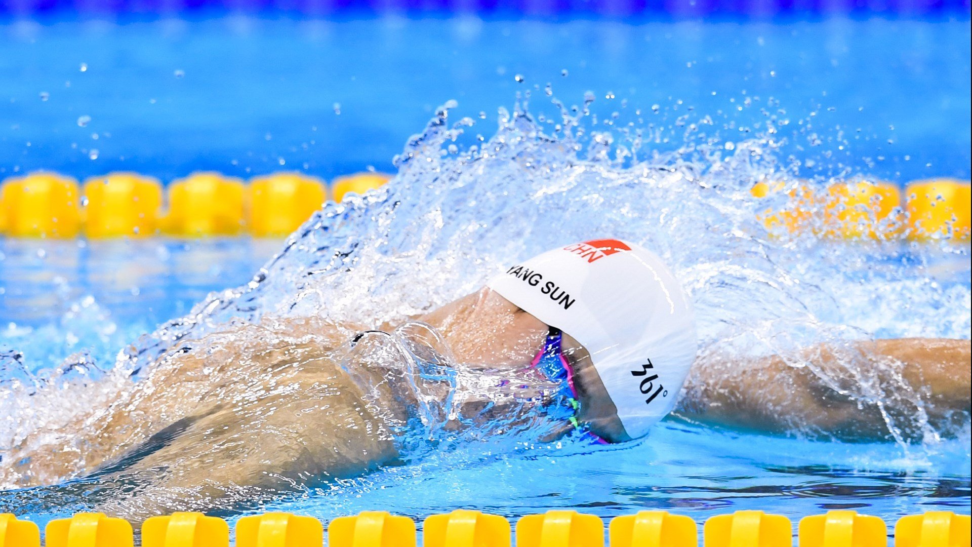 绿茵与赛道，当皇马决胜阿根廷，格纳布里在F1年度争冠接管比赛